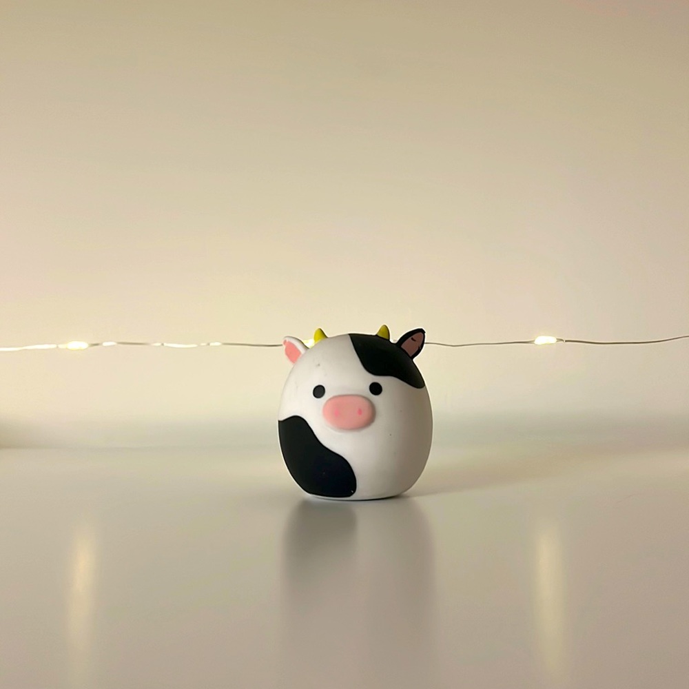 Connor the cow squooshem new and a great fidget for any occasion! 3” inches